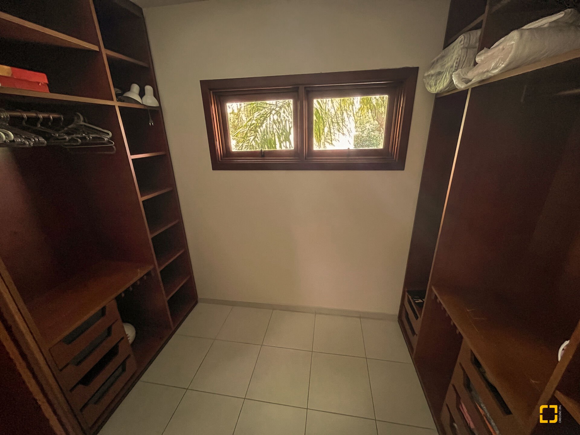 Casa com 300m², 8 quartos (sendo 4 suítes), 4 garagens, no bairro Jurerê Internacional em Florianópolis