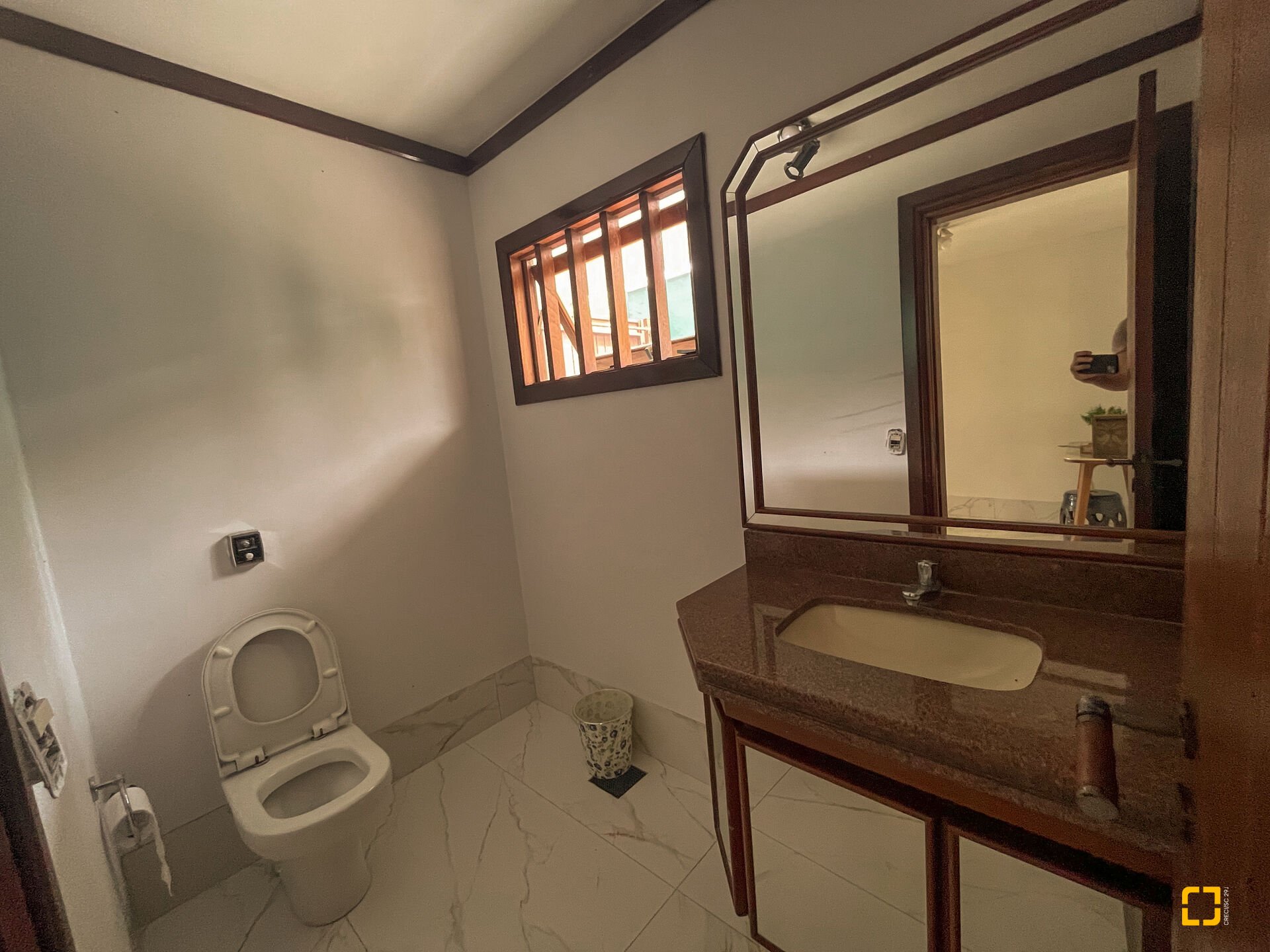 Casa com 300m², 8 quartos (sendo 4 suítes), 4 garagens, no bairro Jurerê Internacional em Florianópolis