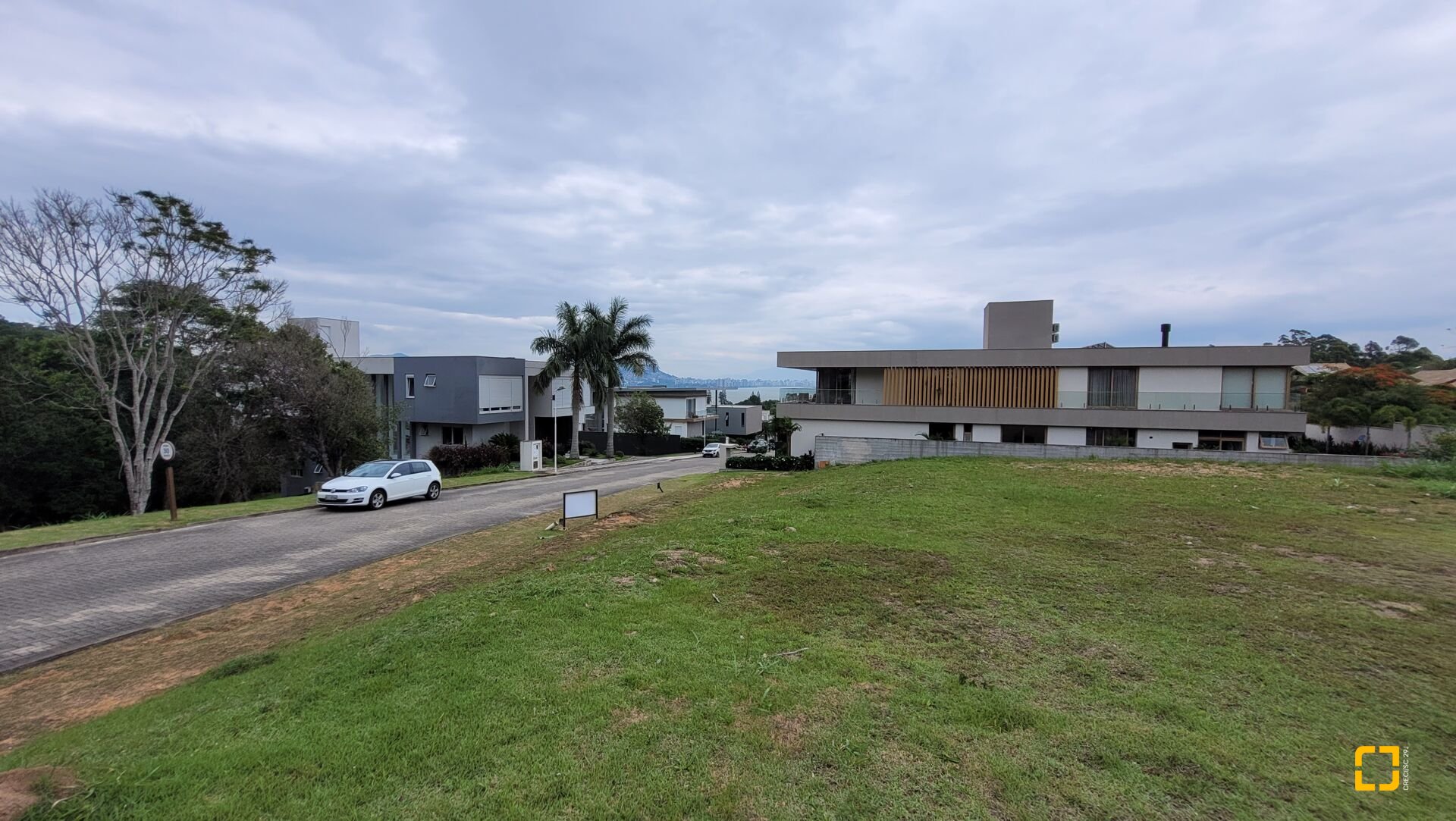 Terreno com 762m², no bairro Cacupé em Florianópolis