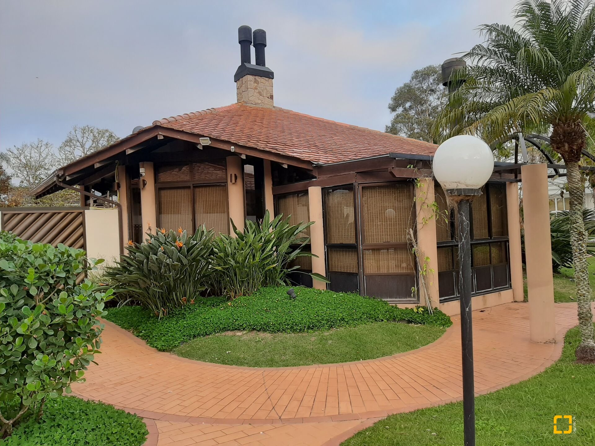 Casa com 600m², 10 quartos (sendo 5 suítes), 6 garagens, no bairro Jurerê em Florianópolis