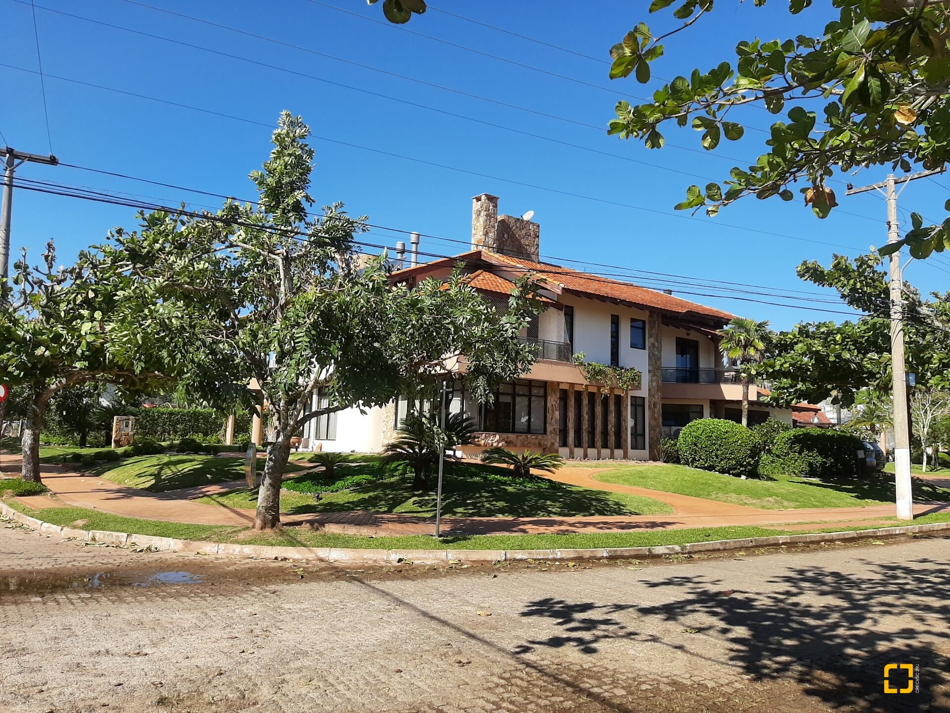 Casa com 600m², 10 quartos (sendo 5 suítes), 6 garagens, no bairro Jurerê em Florianópolis