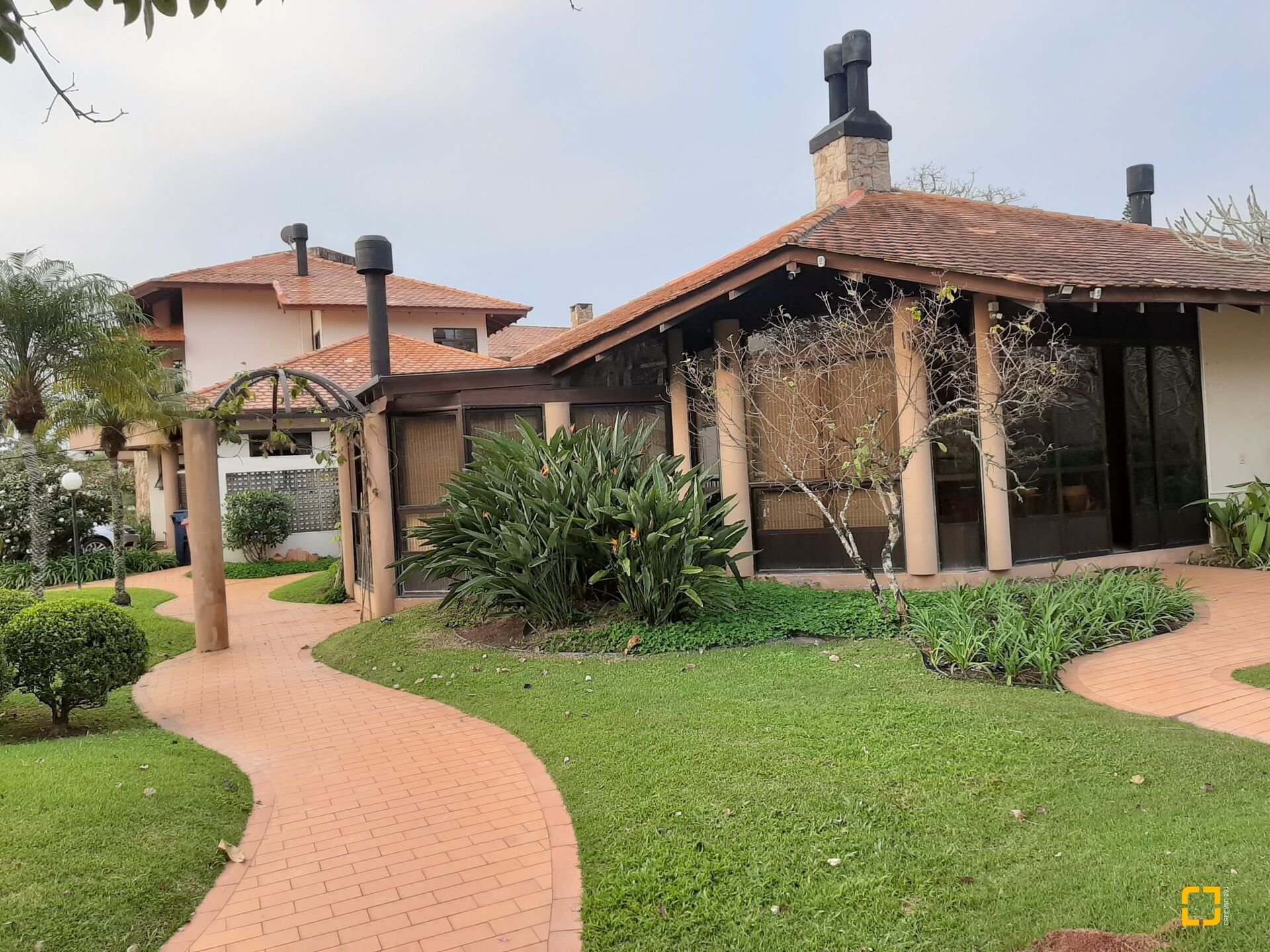 Casa com 600m², 10 quartos (sendo 5 suítes), 6 garagens, no bairro Jurerê em Florianópolis