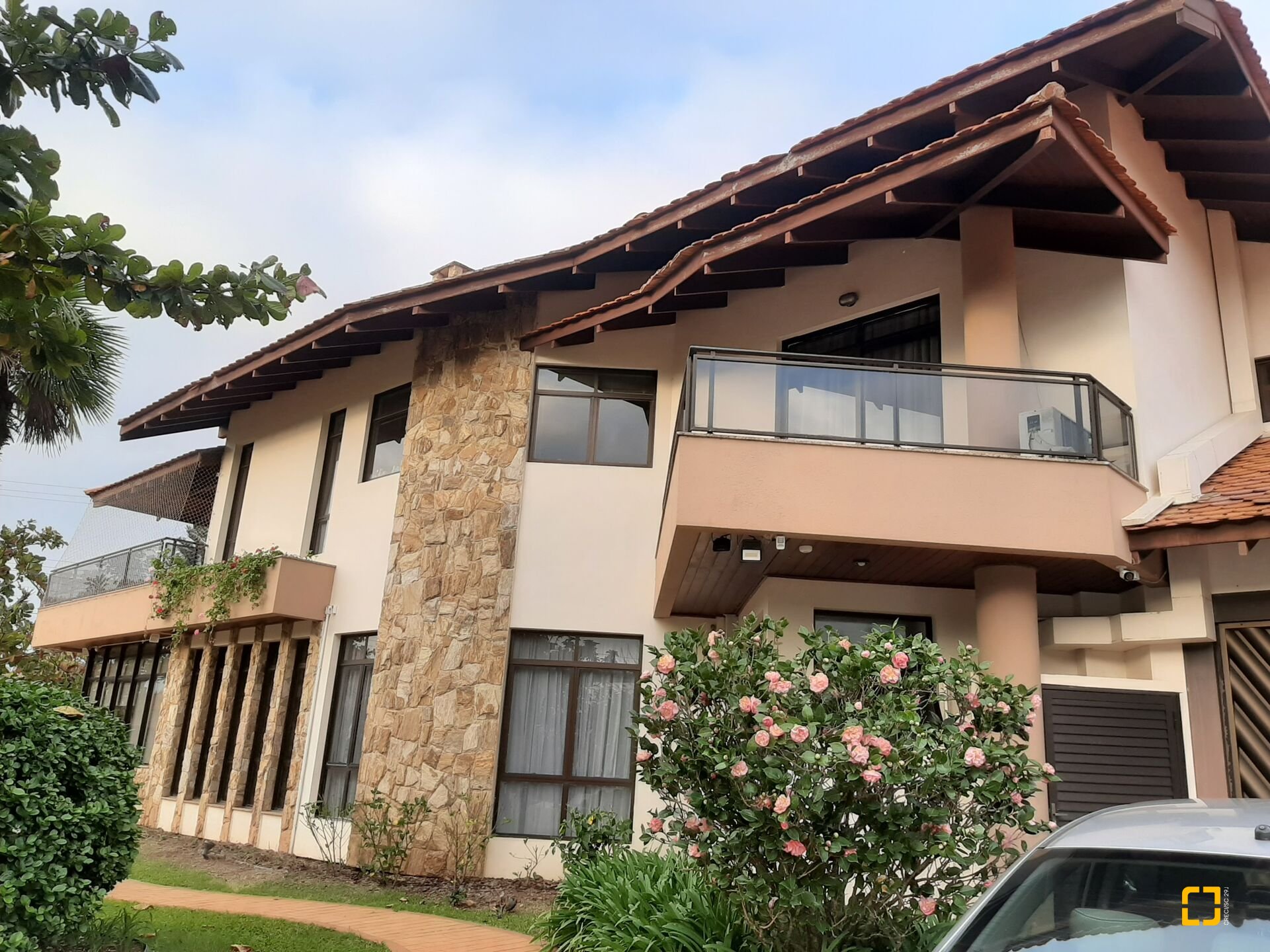 Casa com 600m², 10 quartos (sendo 5 suítes), 6 garagens, no bairro Jurerê em Florianópolis