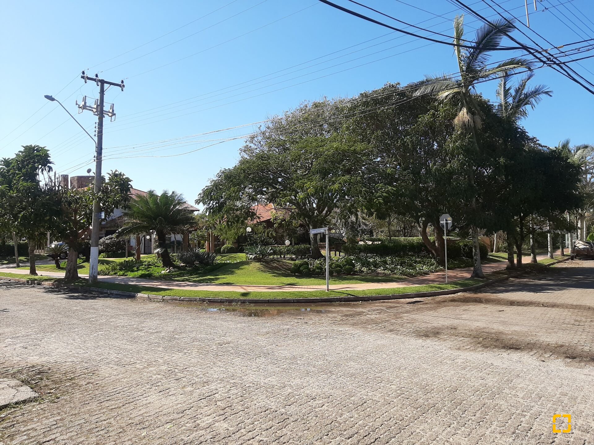 Casa com 600m², 10 quartos (sendo 5 suítes), 6 garagens, no bairro Jurerê em Florianópolis