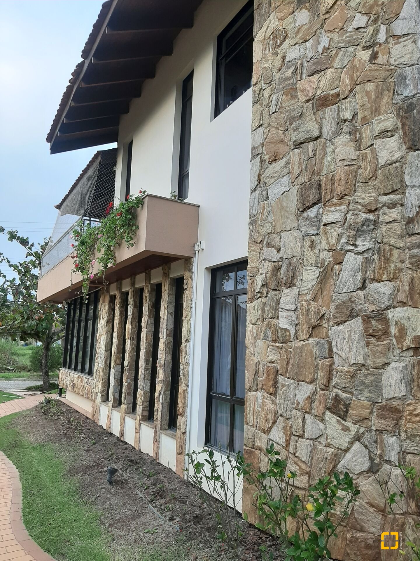 Casa com 600m², 10 quartos (sendo 5 suítes), 6 garagens, no bairro Jurerê em Florianópolis