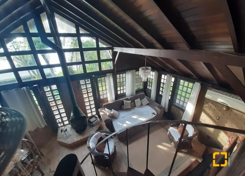 Hotel com 213m², 6 quartos (sendo 1 suíte), no bairro Jurerê Internacional em Florianópolis