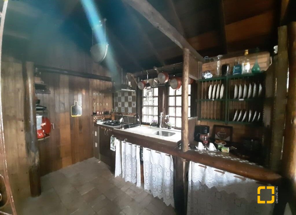 Hotel com 213m², 6 quartos (sendo 1 suíte), no bairro Jurerê Internacional em Florianópolis