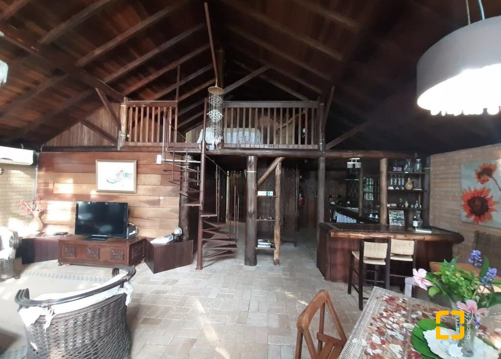 Hotel com 213m², 6 quartos (sendo 1 suíte), no bairro Jurerê Internacional em Florianópolis