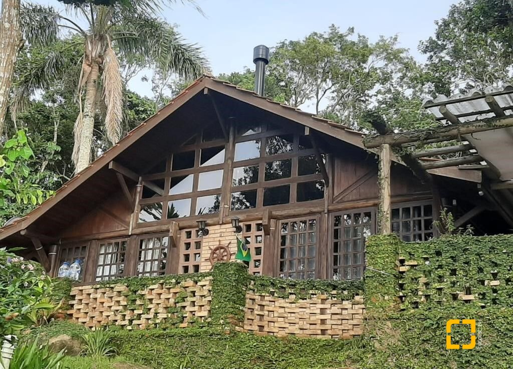 Hotel com 213m², 6 quartos (sendo 1 suíte), no bairro Jurerê Internacional em Florianópolis