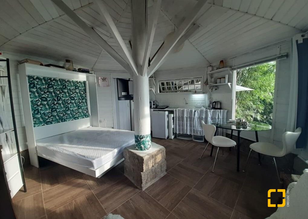 Hotel com 213m², 6 quartos (sendo 1 suíte), no bairro Jurerê Internacional em Florianópolis
