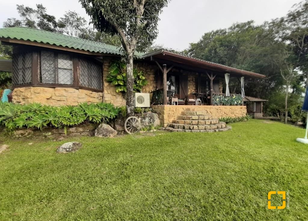 Hotel com 213m², 6 quartos (sendo 1 suíte), no bairro Jurerê Internacional em Florianópolis