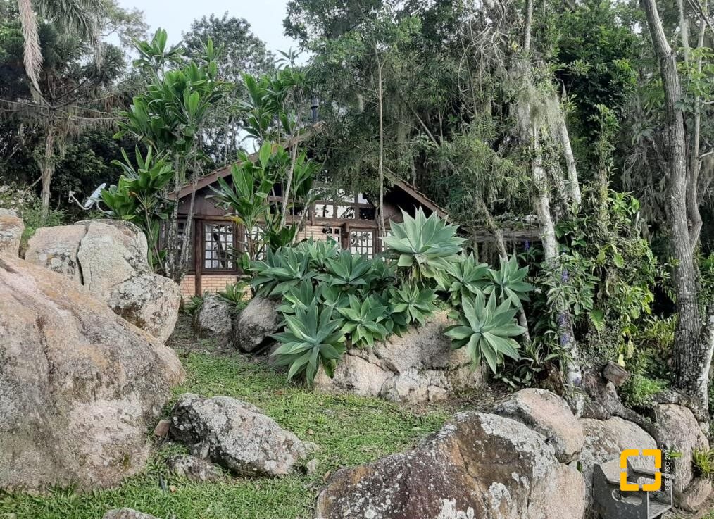 Hotel com 213m², 6 quartos (sendo 1 suíte), no bairro Jurerê Internacional em Florianópolis