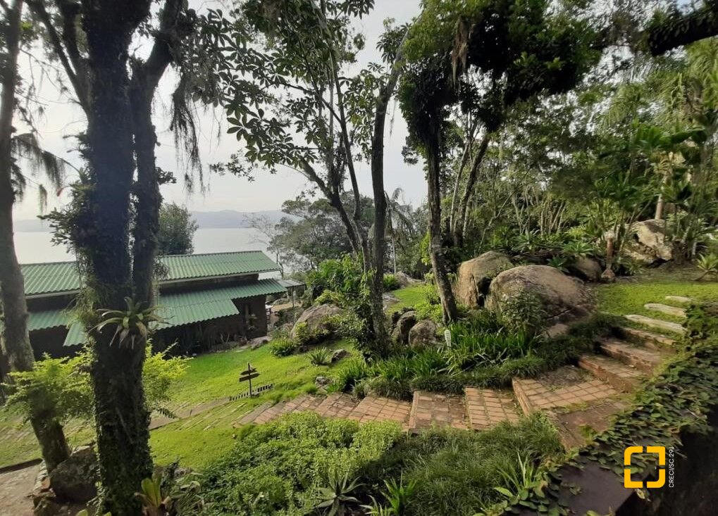 Hotel com 213m², 6 quartos (sendo 1 suíte), no bairro Jurerê Internacional em Florianópolis