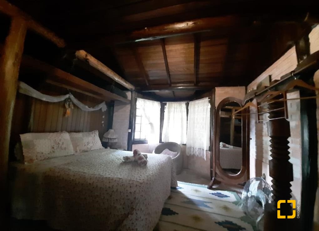 Hotel com 213m², 6 quartos (sendo 1 suíte), no bairro Jurerê Internacional em Florianópolis