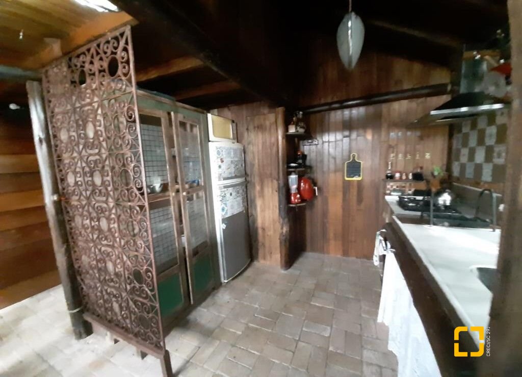 Hotel com 213m², 6 quartos (sendo 1 suíte), no bairro Jurerê Internacional em Florianópolis