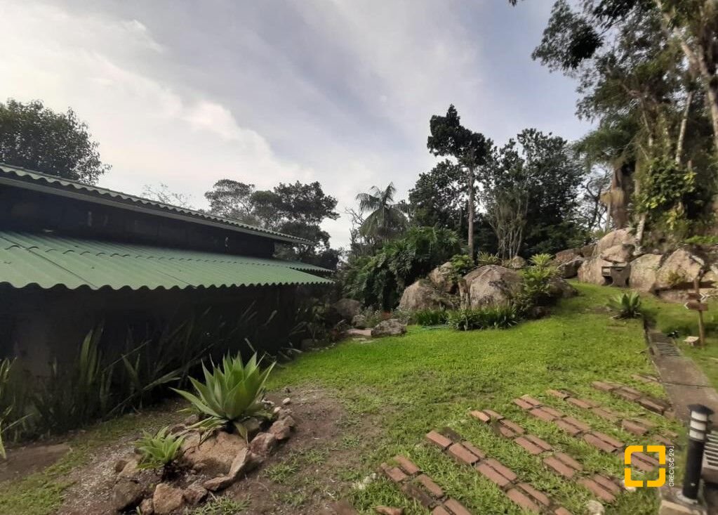 Hotel com 213m², 6 quartos (sendo 1 suíte), no bairro Jurerê Internacional em Florianópolis
