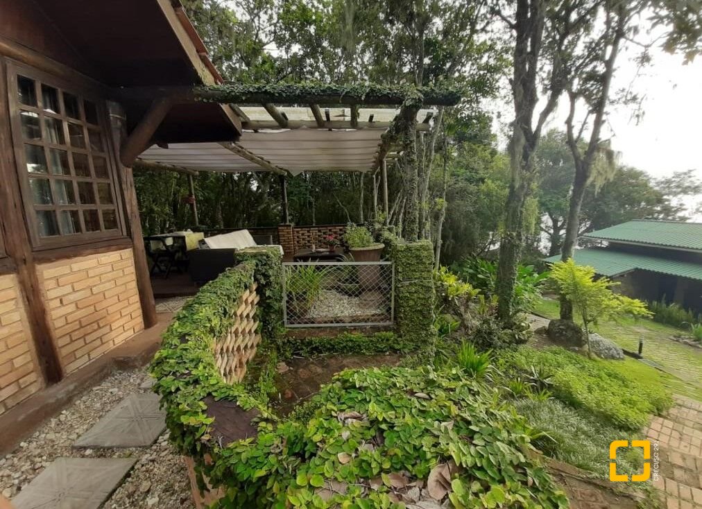 Hotel com 213m², 6 quartos (sendo 1 suíte), no bairro Jurerê Internacional em Florianópolis