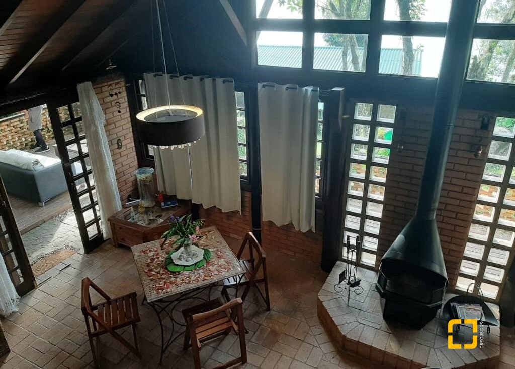 Hotel com 213m², 6 quartos (sendo 1 suíte), no bairro Jurerê Internacional em Florianópolis