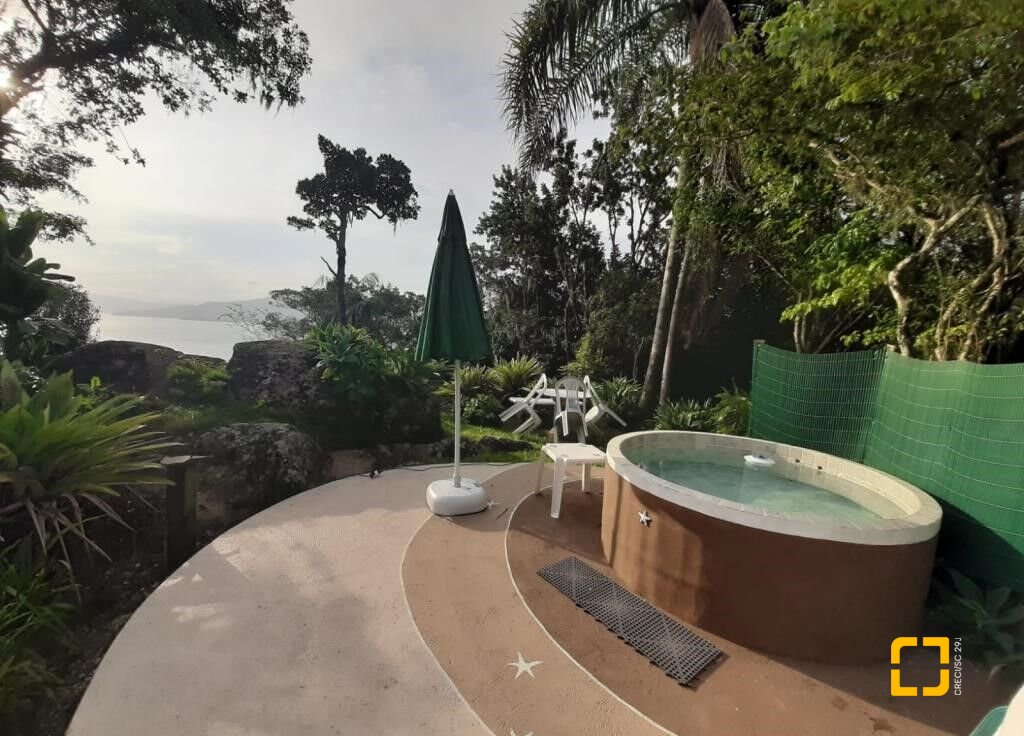 Hotel com 213m², 6 quartos (sendo 1 suíte), no bairro Jurerê Internacional em Florianópolis