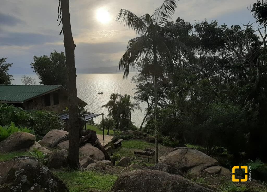 Hotel com 213m², 6 quartos (sendo 1 suíte), no bairro Jurerê Internacional em Florianópolis