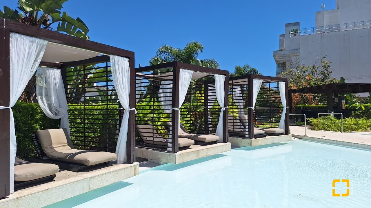 Apartamento com 125m², 3 quartos (sendo 1 suíte), 2 garagens, no bairro Jurerê Internacional em Florianópolis