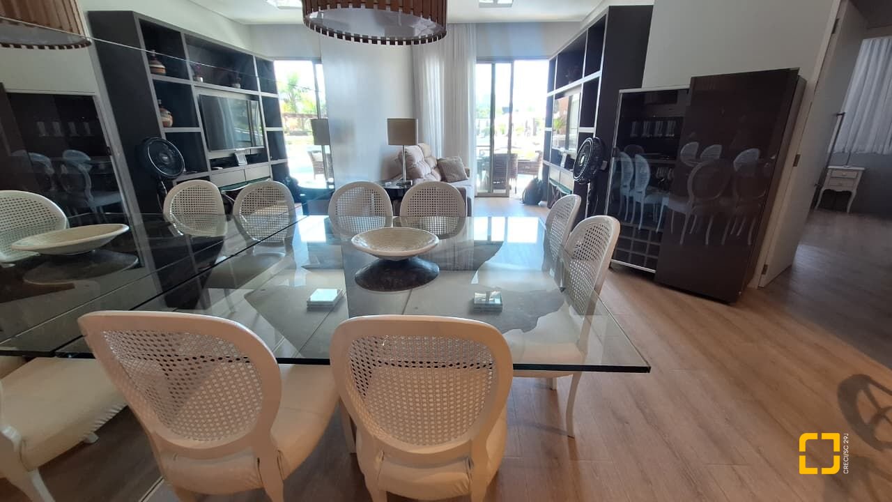 Apartamento com 125m², 3 quartos (sendo 1 suíte), 2 garagens, no bairro Jurerê Internacional em Florianópolis