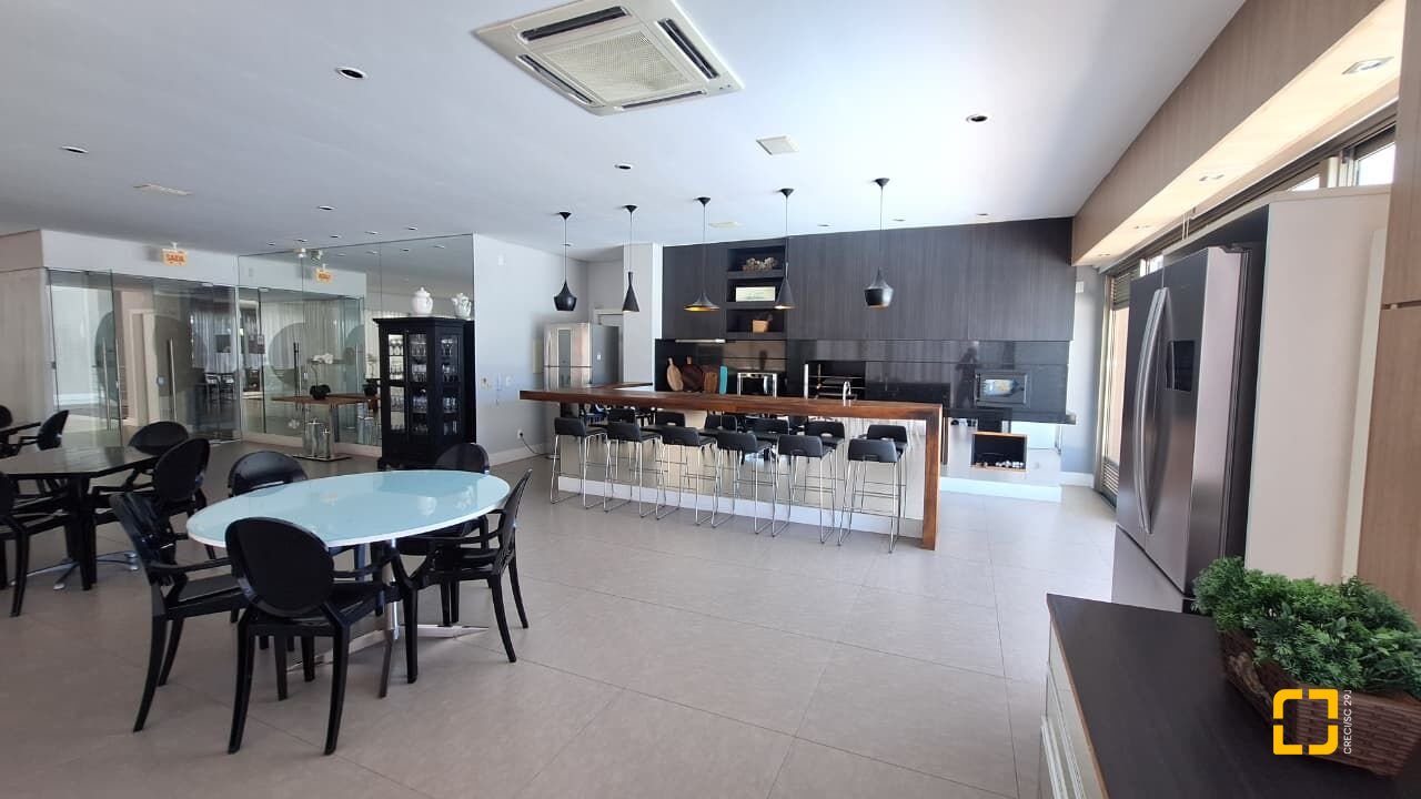 Apartamento com 125m², 3 quartos (sendo 1 suíte), 2 garagens, no bairro Jurerê Internacional em Florianópolis