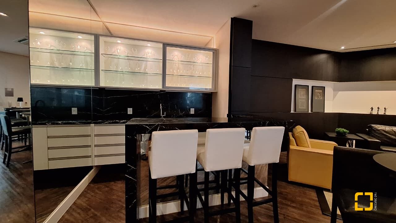 Apartamento com 125m², 3 quartos (sendo 1 suíte), 2 garagens, no bairro Jurerê Internacional em Florianópolis
