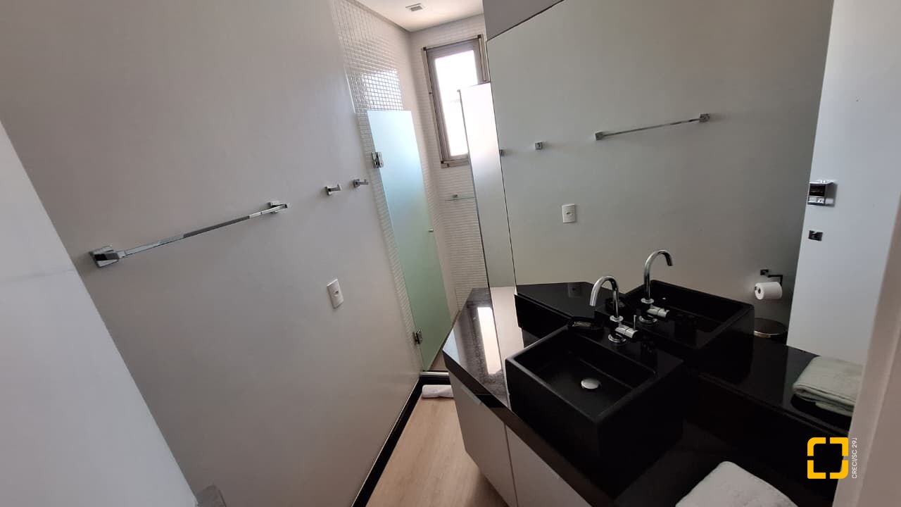Apartamento com 125m², 3 quartos (sendo 1 suíte), 2 garagens, no bairro Jurerê Internacional em Florianópolis
