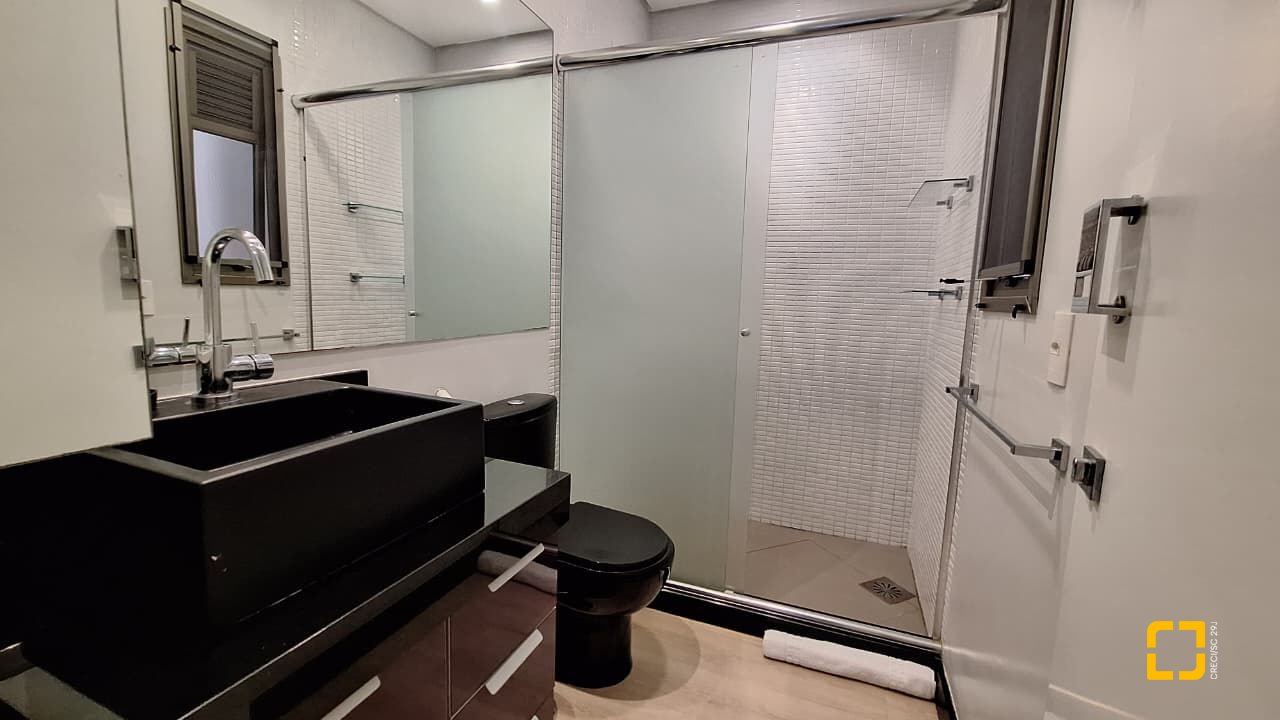 Apartamento com 125m², 3 quartos (sendo 1 suíte), 2 garagens, no bairro Jurerê Internacional em Florianópolis