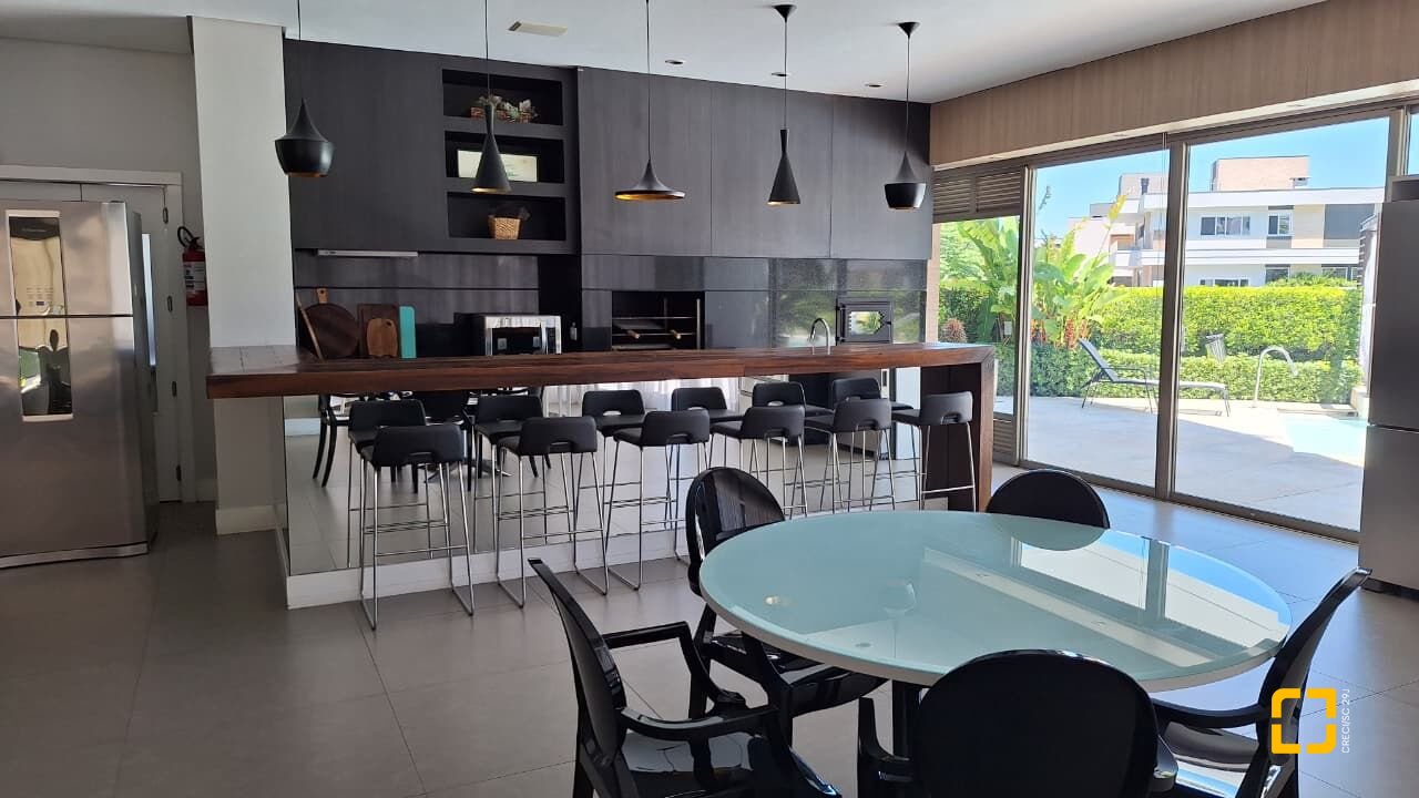 Apartamento com 125m², 3 quartos (sendo 1 suíte), 2 garagens, no bairro Jurerê Internacional em Florianópolis