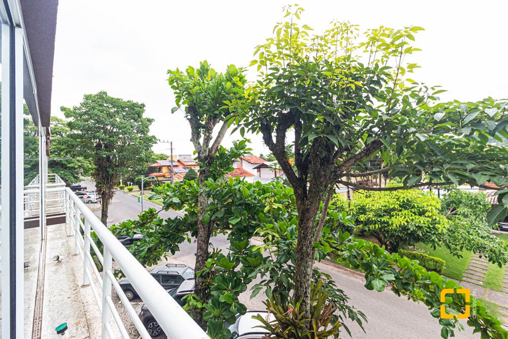 Apartamento com 146m², 5 quartos (sendo 2 suítes), 1 garagem, no bairro Jurerê Internacional em Florianópolis