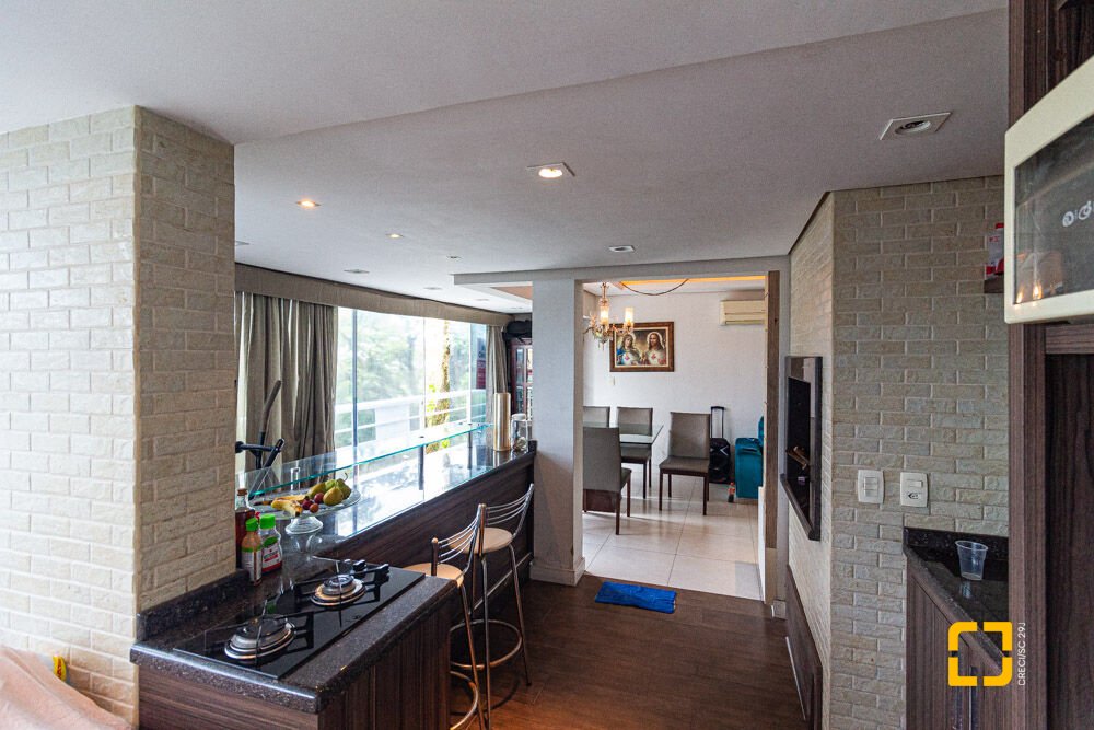 Apartamento com 146m², 5 quartos (sendo 2 suítes), 1 garagem, no bairro Jurerê Internacional em Florianópolis