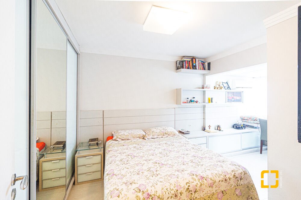 Apartamento com 146m², 5 quartos (sendo 2 suítes), 1 garagem, no bairro Jurerê Internacional em Florianópolis