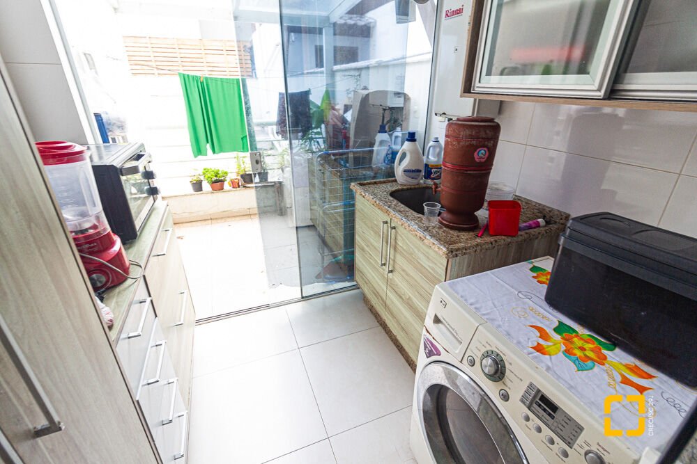 Apartamento com 146m², 5 quartos (sendo 2 suítes), 1 garagem, no bairro Jurerê Internacional em Florianópolis