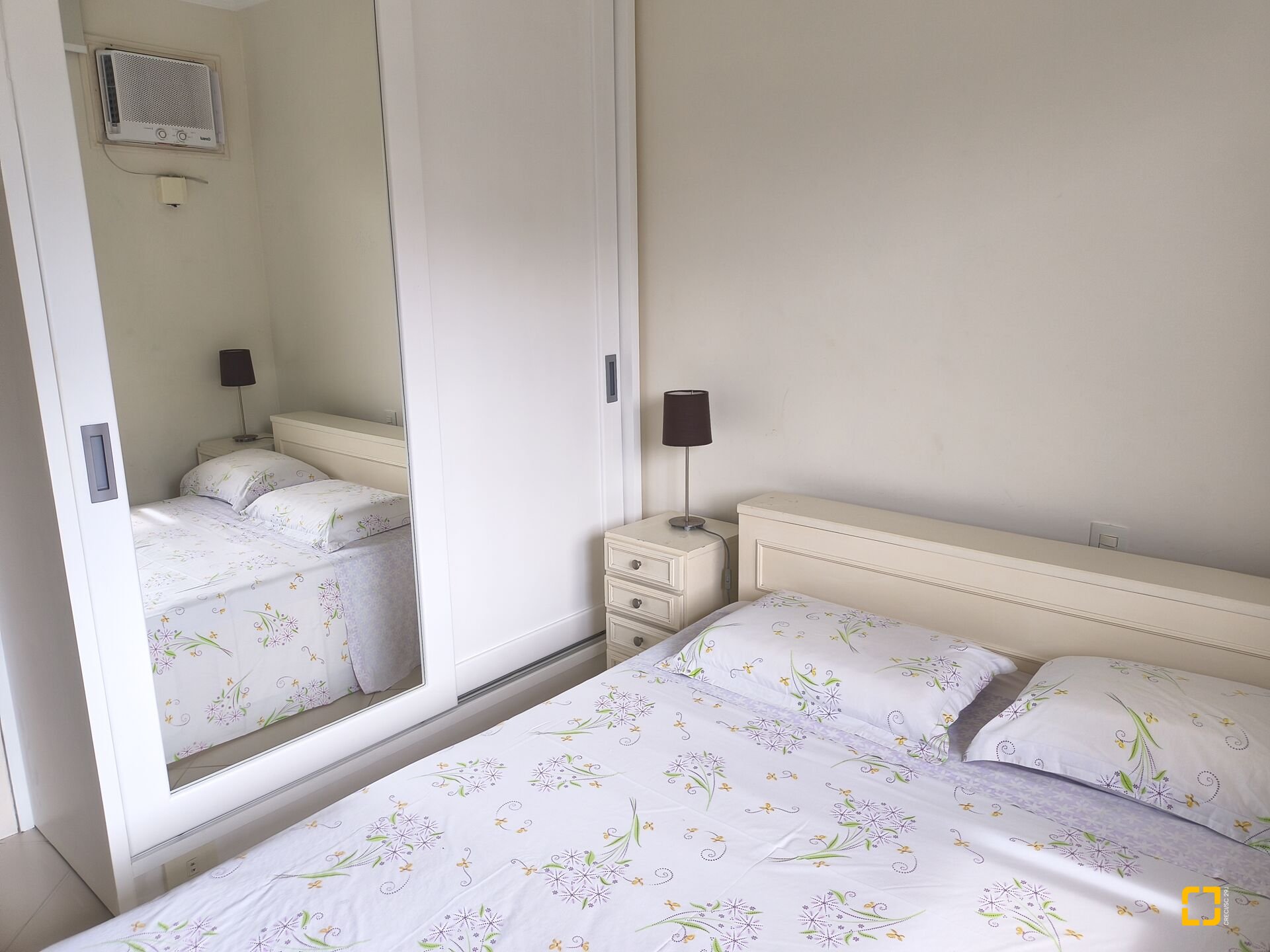 Apartamento com 122m², 5 quartos (sendo 2 suítes), 2 garagens, no bairro Jurerê Internacional em Florianópolis