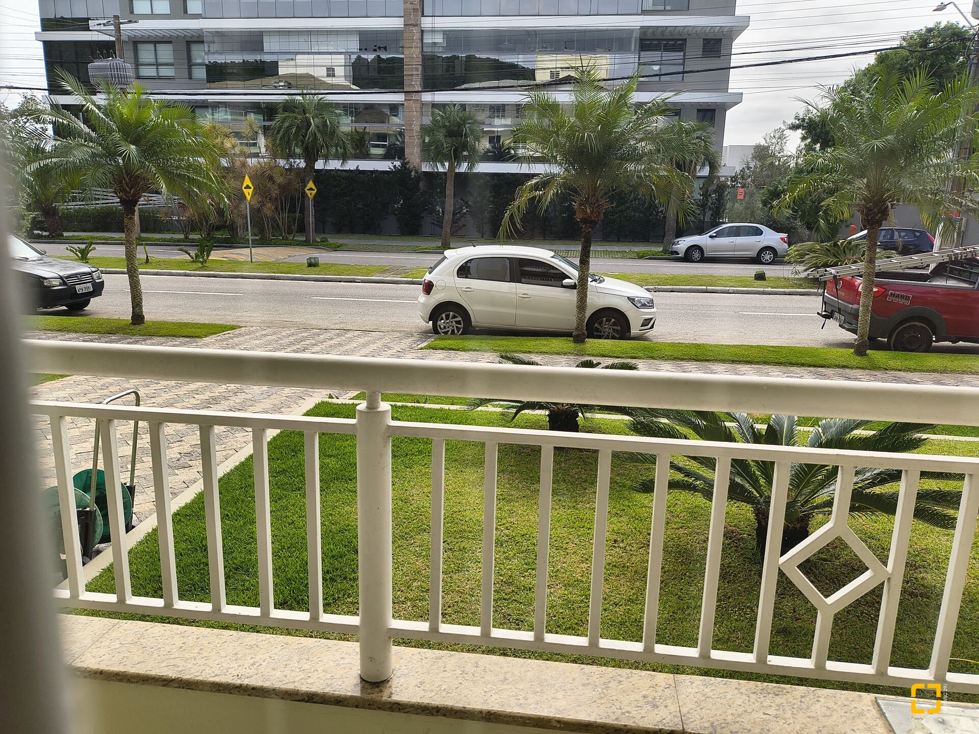 Apartamento com 122m², 5 quartos (sendo 2 suítes), 2 garagens, no bairro Jurerê Internacional em Florianópolis