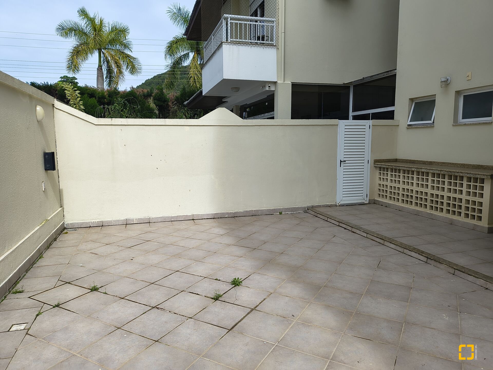 Apartamento com 122m², 5 quartos (sendo 2 suítes), 2 garagens, no bairro Jurerê Internacional em Florianópolis