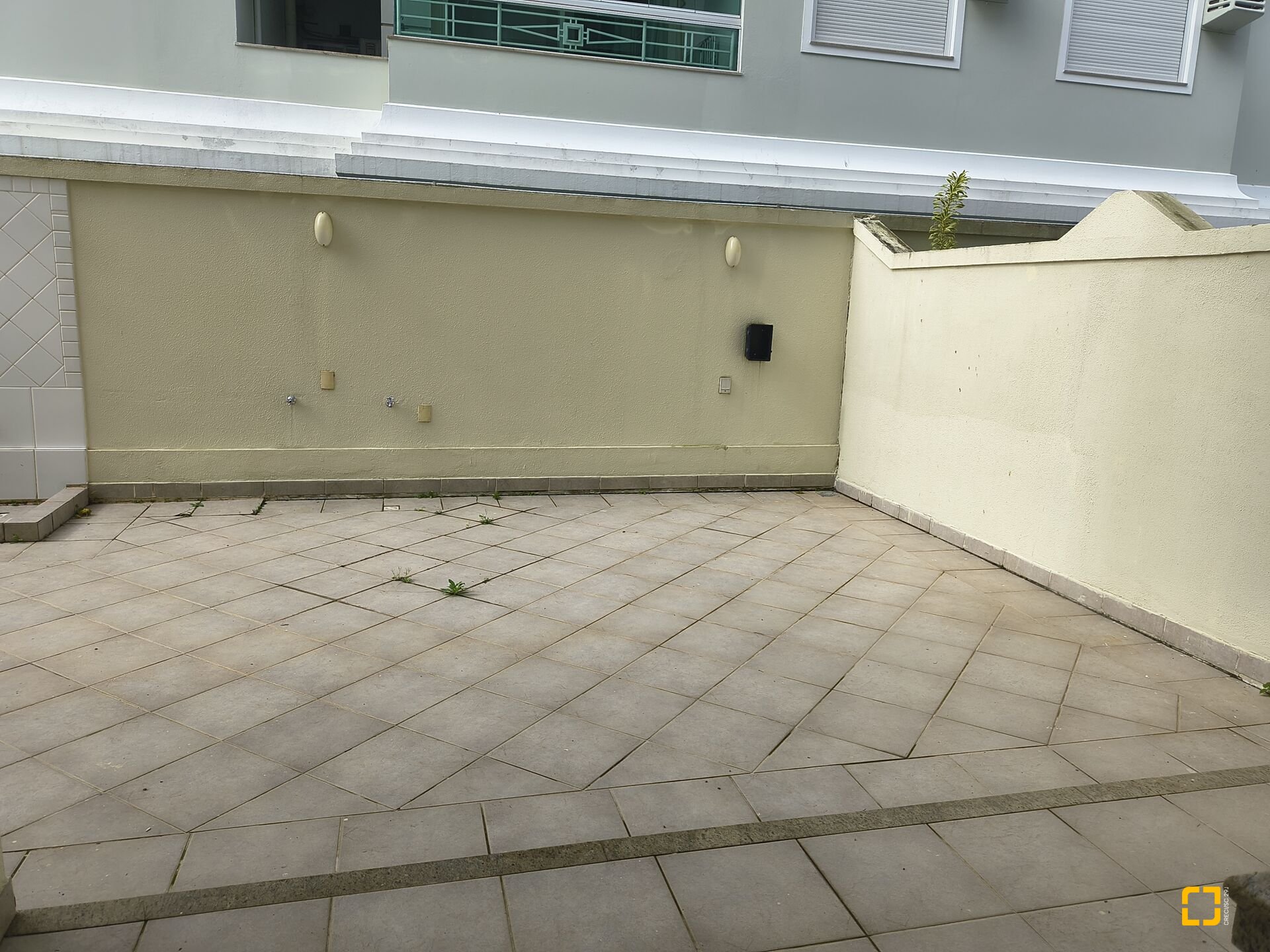 Apartamento com 122m², 5 quartos (sendo 2 suítes), 2 garagens, no bairro Jurerê Internacional em Florianópolis
