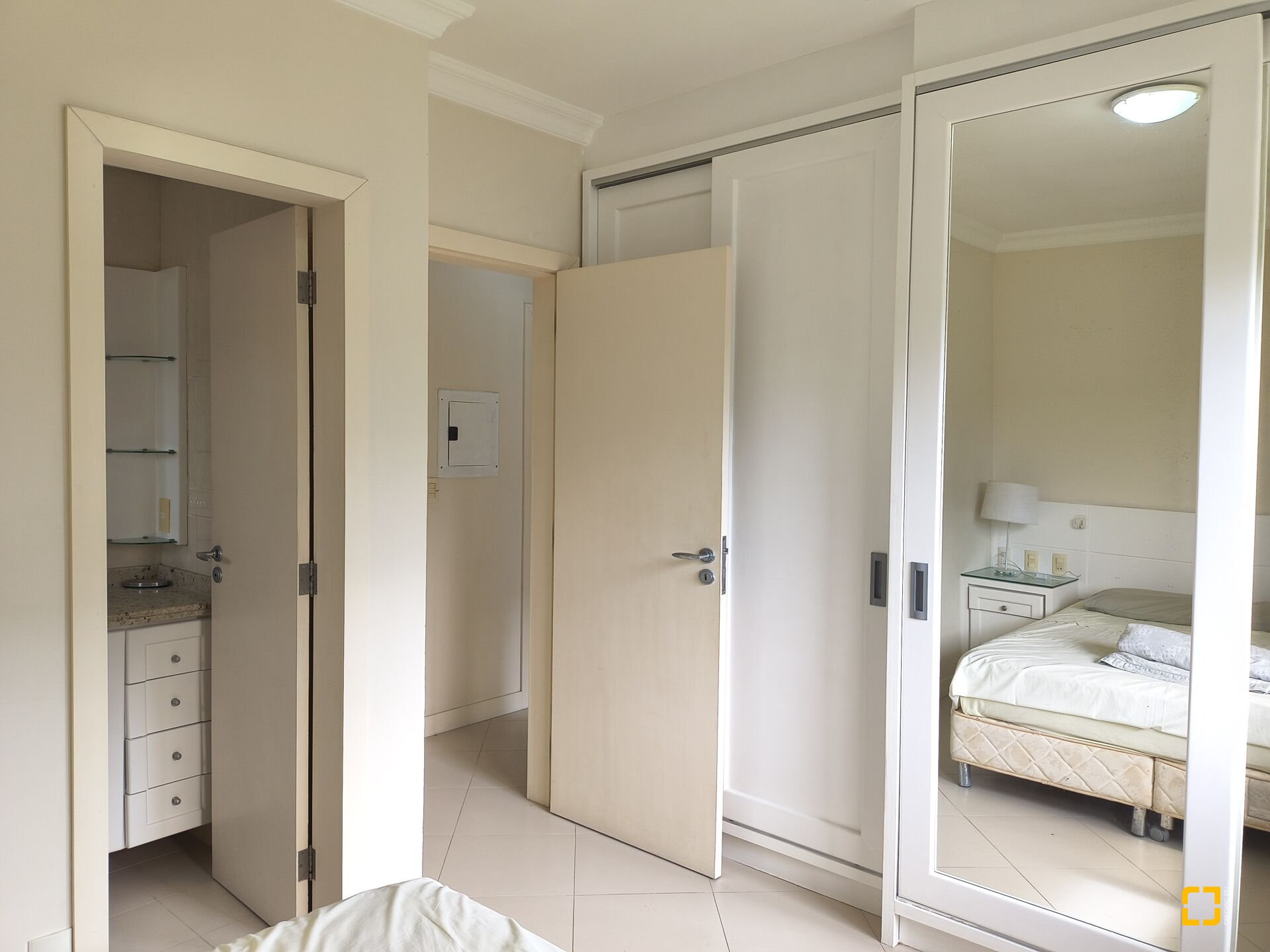 Apartamento com 122m², 5 quartos (sendo 2 suítes), 2 garagens, no bairro Jurerê Internacional em Florianópolis