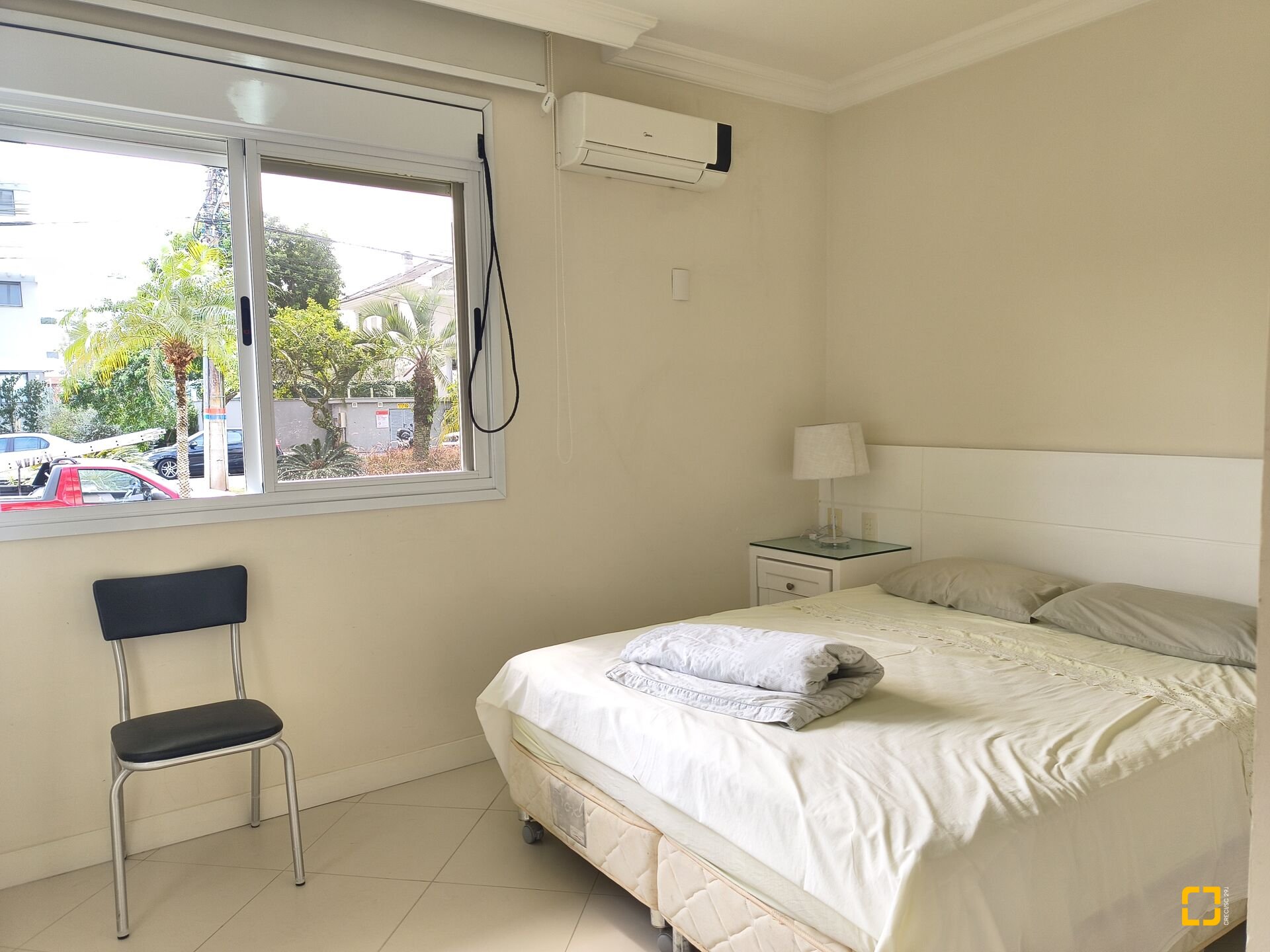 Apartamento com 122m², 5 quartos (sendo 2 suítes), 2 garagens, no bairro Jurerê Internacional em Florianópolis