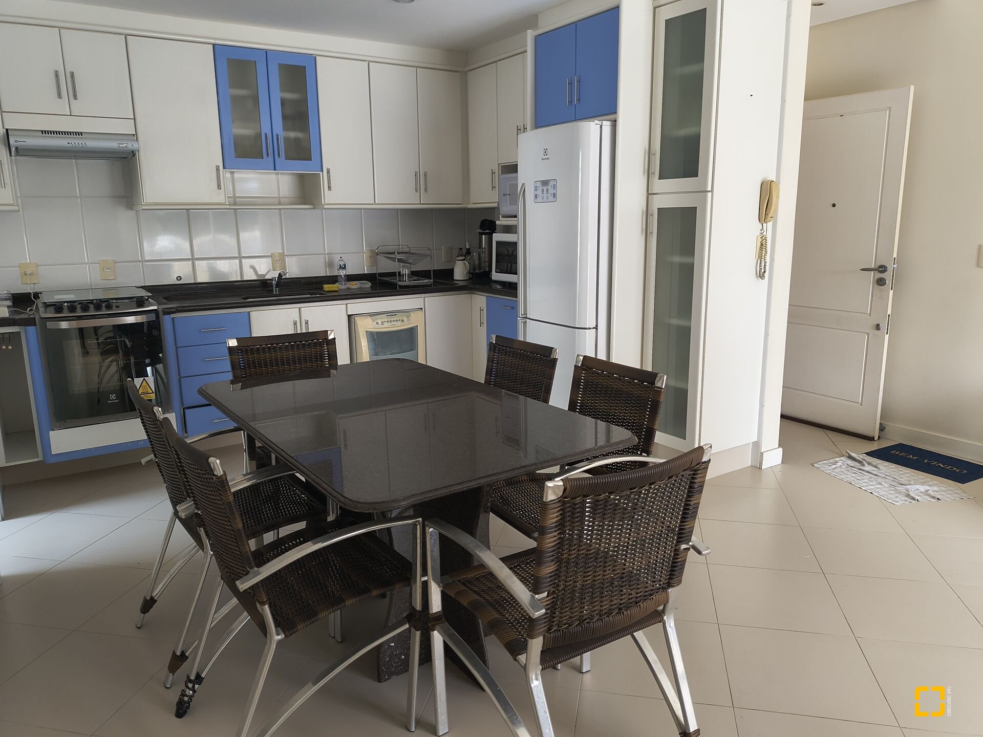 Apartamento com 122m², 5 quartos (sendo 2 suítes), 2 garagens, no bairro Jurerê Internacional em Florianópolis