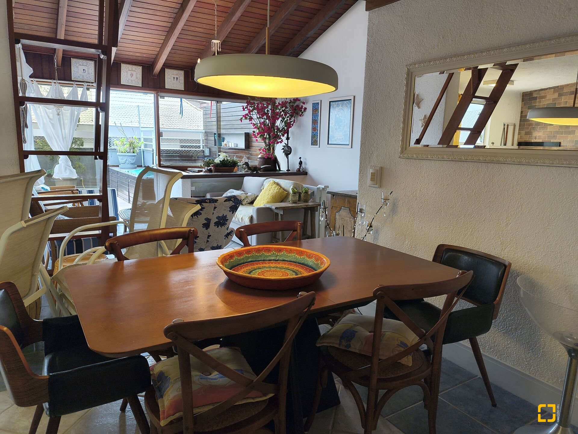 Apartamento com 186m², 5 quartos (sendo 1 suíte), 2 garagens, no bairro Jurerê Internacional em Florianópolis