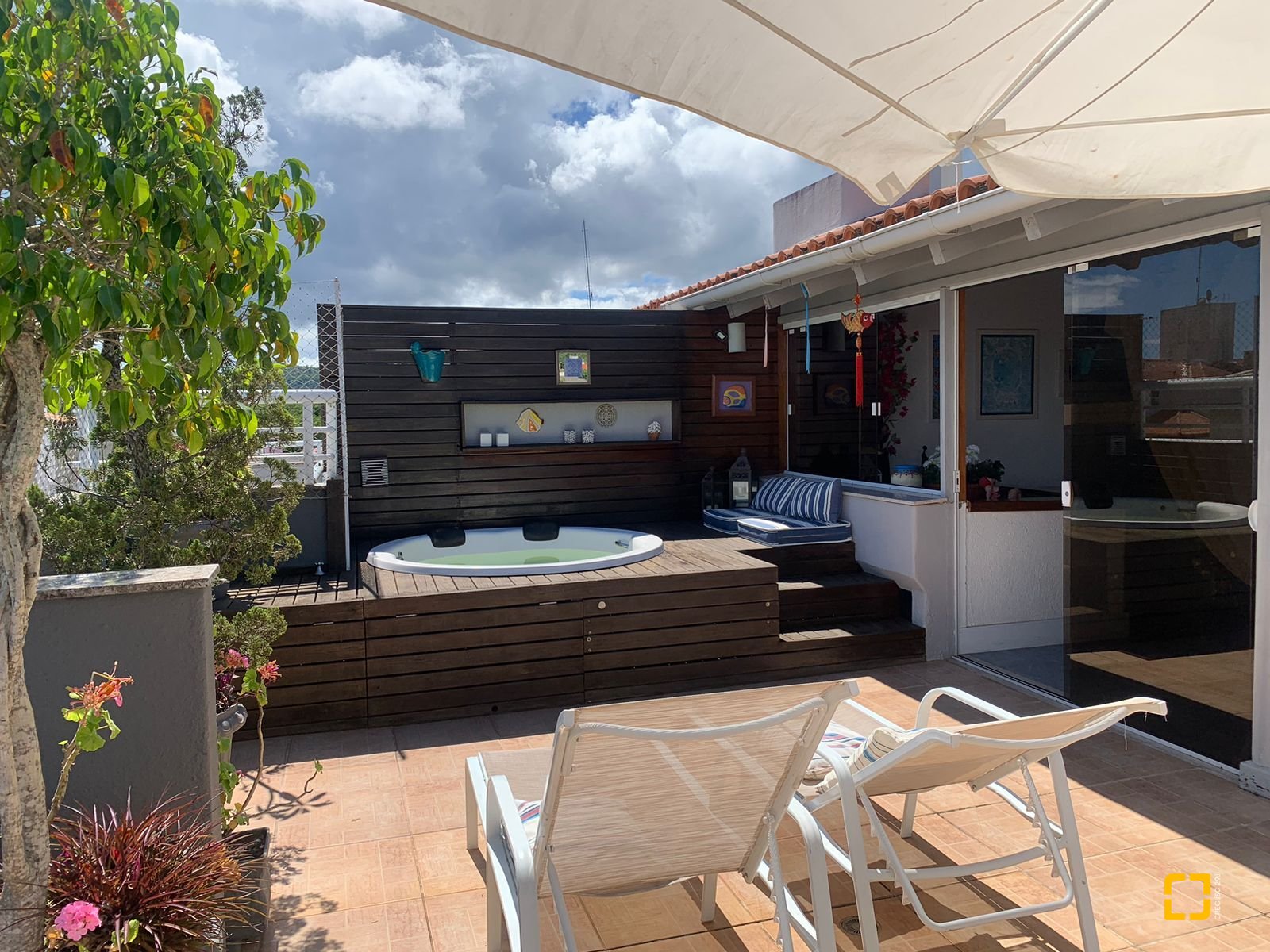 Apartamento com 186m², 5 quartos (sendo 1 suíte), 2 garagens, no bairro Jurerê Internacional em Florianópolis