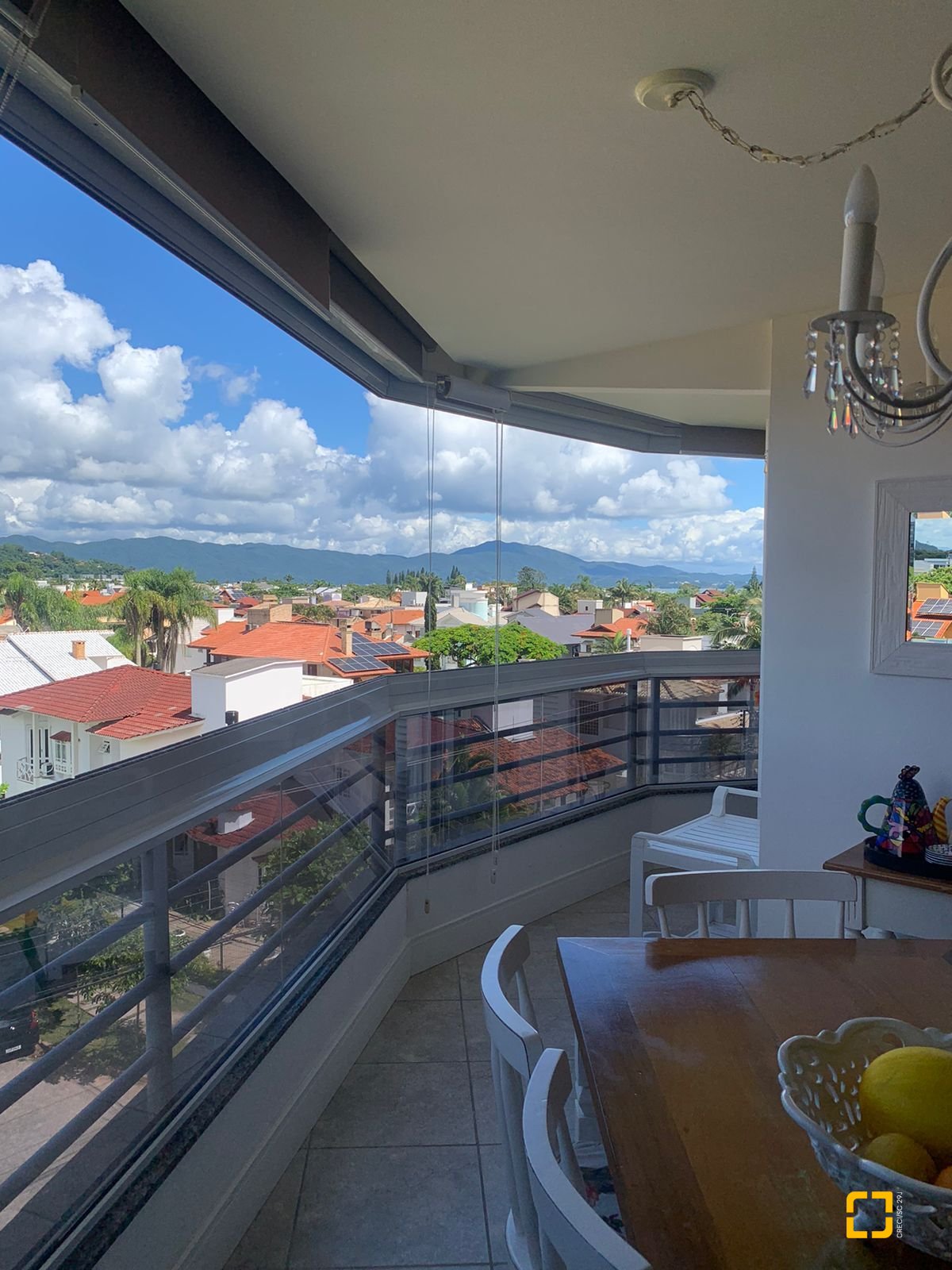 Apartamento com 186m², 5 quartos (sendo 1 suíte), 2 garagens, no bairro Jurerê Internacional em Florianópolis