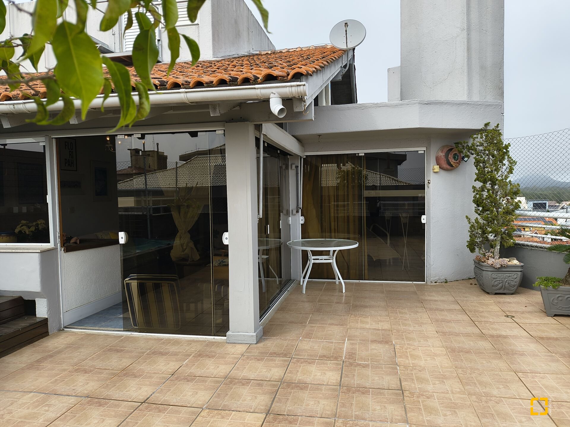 Apartamento com 186m², 5 quartos (sendo 1 suíte), 2 garagens, no bairro Jurerê Internacional em Florianópolis