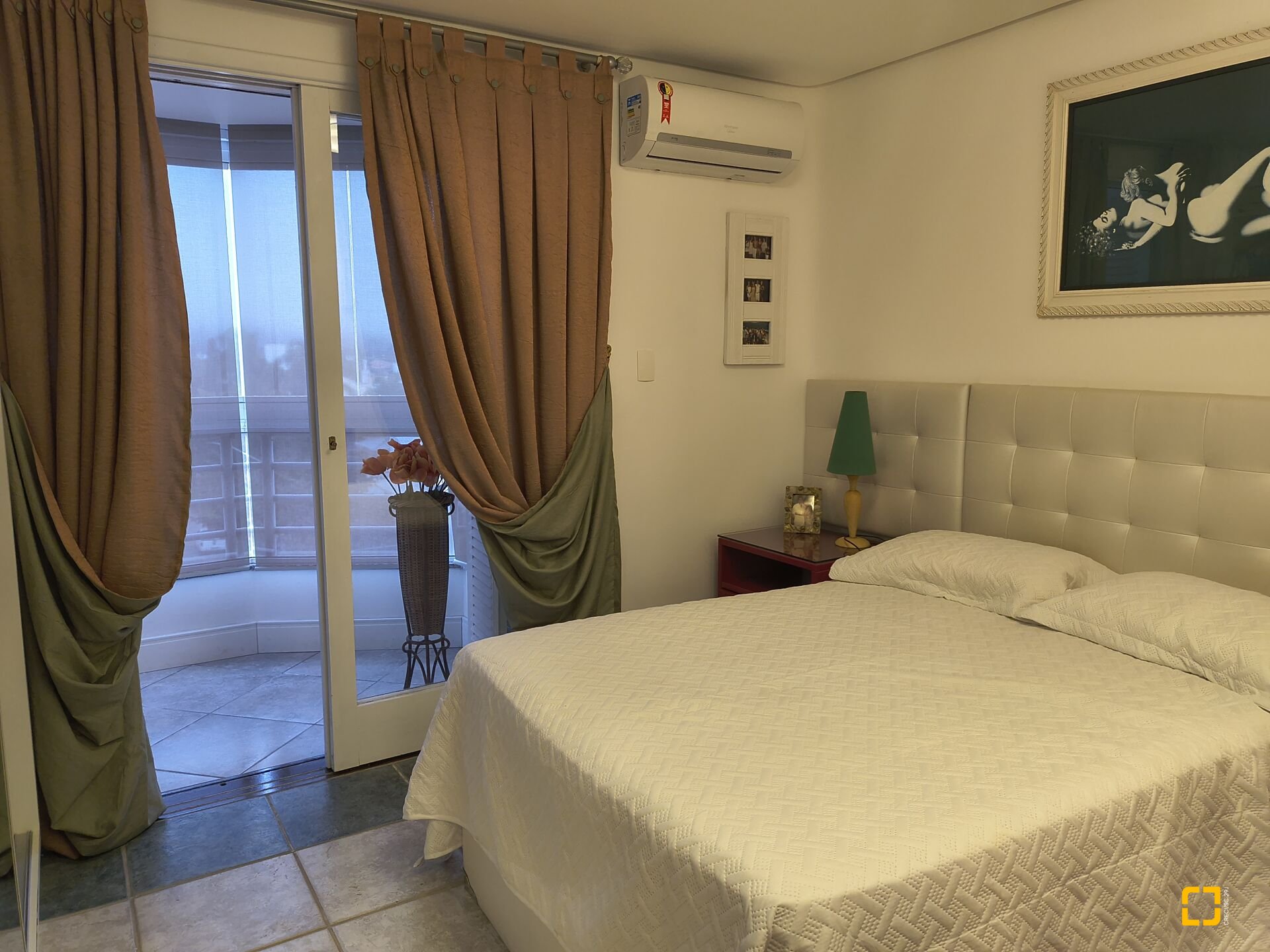Apartamento com 186m², 5 quartos (sendo 1 suíte), 2 garagens, no bairro Jurerê Internacional em Florianópolis