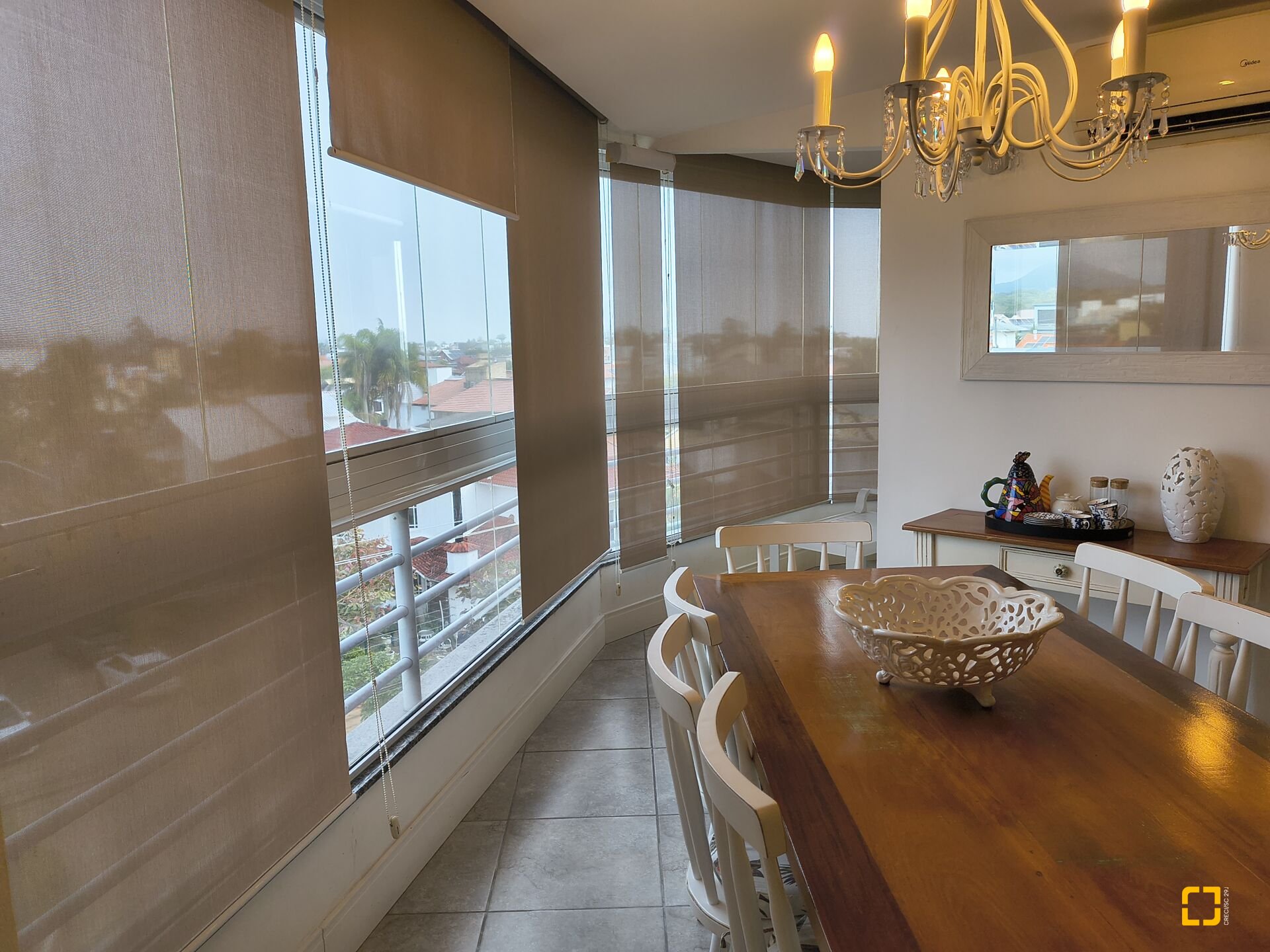 Apartamento com 186m², 5 quartos (sendo 1 suíte), 2 garagens, no bairro Jurerê Internacional em Florianópolis