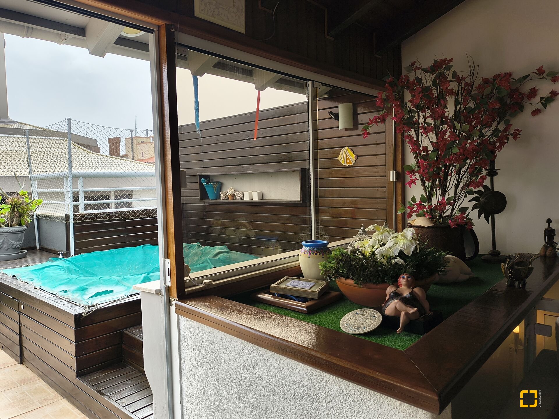 Apartamento com 186m², 5 quartos (sendo 1 suíte), 2 garagens, no bairro Jurerê Internacional em Florianópolis