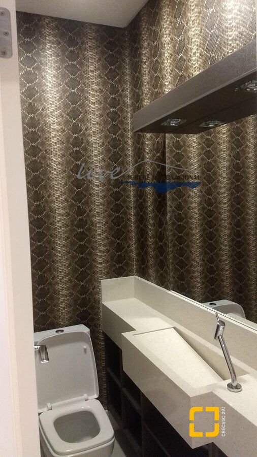 Apartamento com 155m², 6 quartos (sendo 3 suítes), 2 garagens, no bairro Jurerê Internacional em Florianópolis
